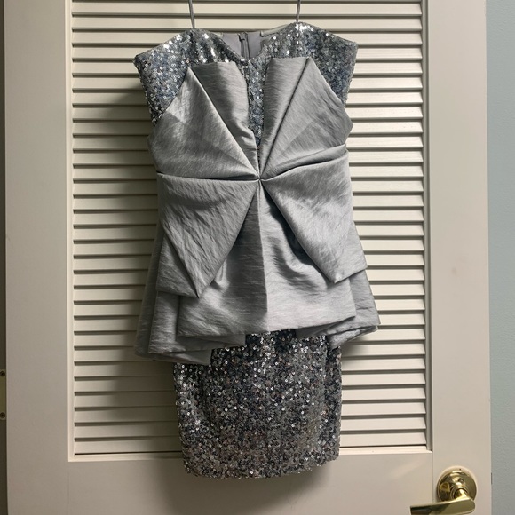 Badgley Mischka Dresses & Skirts - Badgley Mischka Silver Sequin Dress